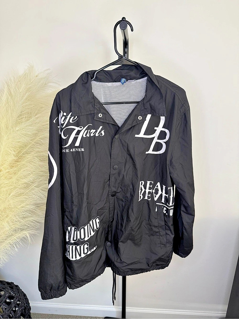 H&M Men's Black Graphic Jacket Size Medium Like New